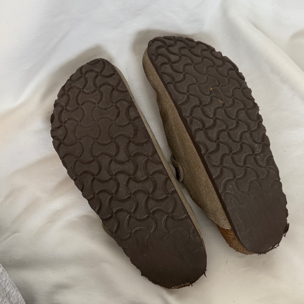 Birkenstock Suede Buckle Shoes - Tan. Size 38 - Picture 3 of 4